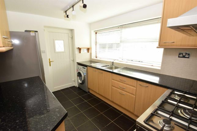 2, Framlingham Drive, Reading photo 3