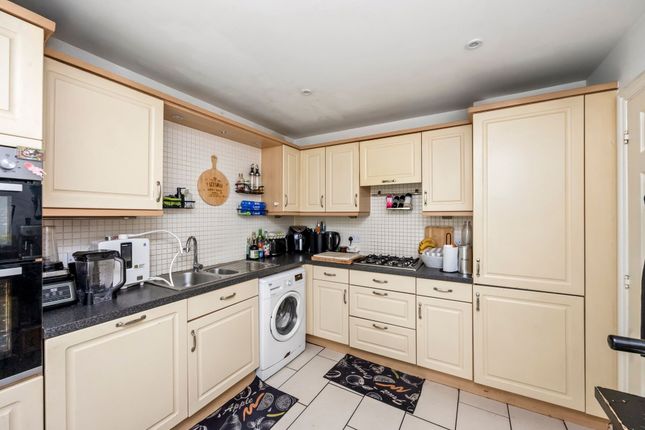 33 Barnes Wallis Avenue, Horsham photo 2