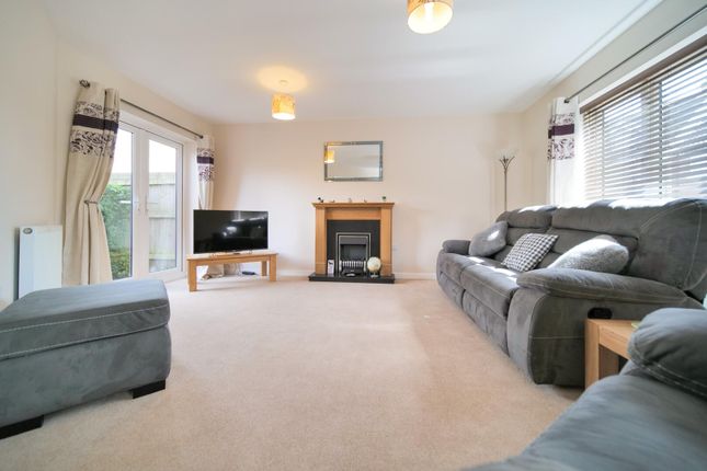 1, Manston Close, Melksham photo 3