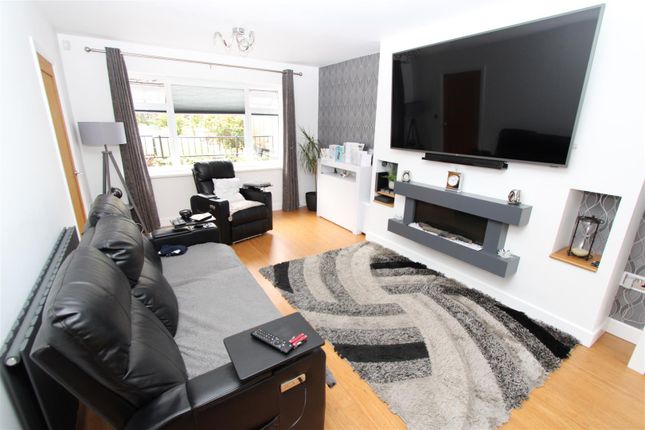 32, Wharncliffe Drive, Bradford photo 4