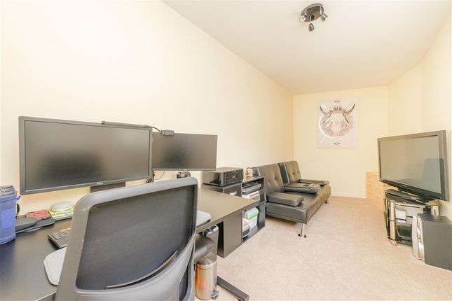 Sandpiper Close, Greenhithe photo 4