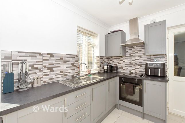 27, Eden Avenue, Chatham photo 4