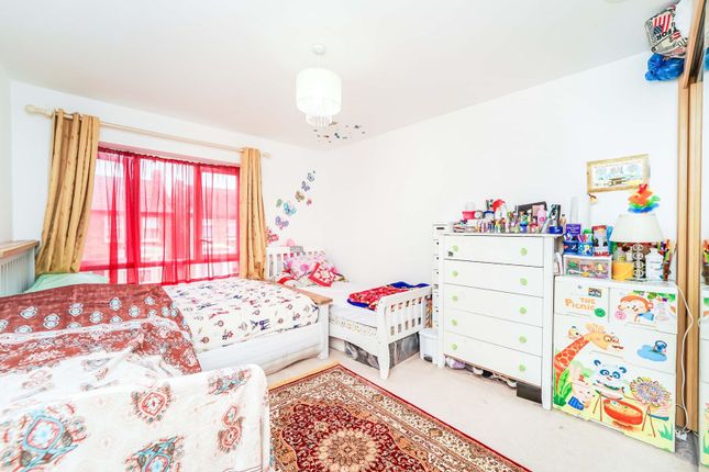 Flat for sale in Featherstone Road, Southall