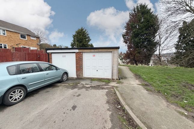26, Blakeley Walk, Dudley photo 2