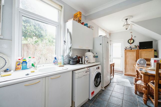5, Suntrap Gardens, Hayling Island photo 4