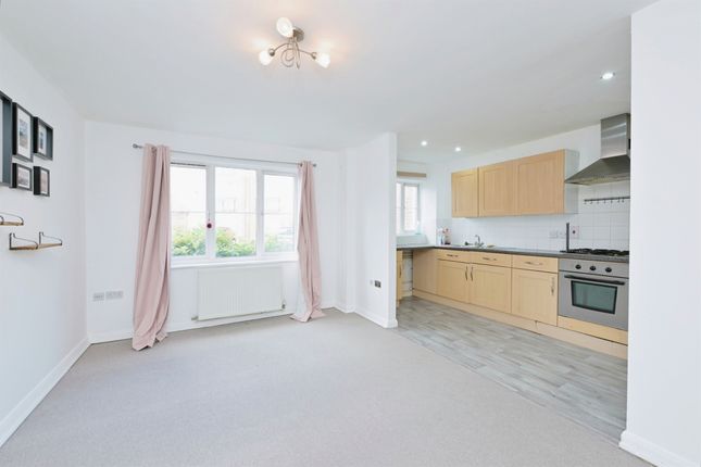 54, Shankley Way, Northampton photo 3