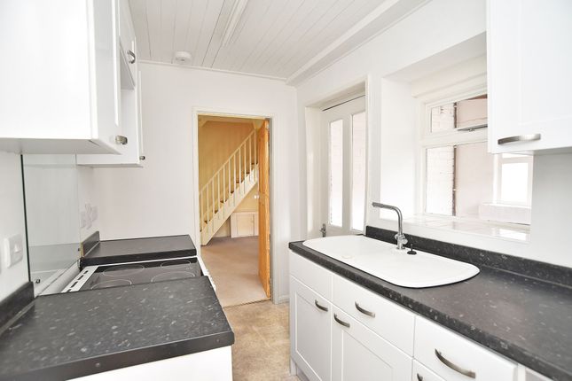 24 Grove Park Lane, Harrogate photo 4