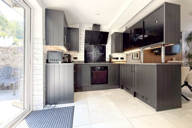 15 Halls Road Terrace, Newport photo 2