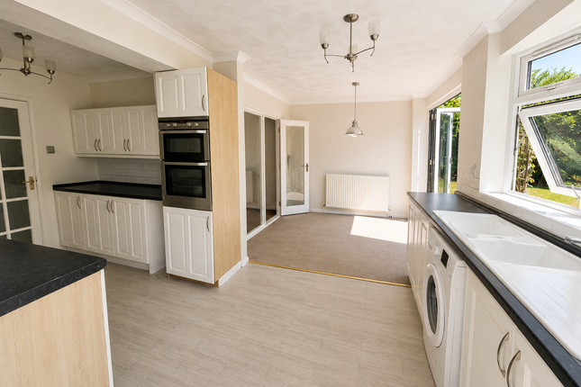 130, Betterton Road, Rainham photo 3