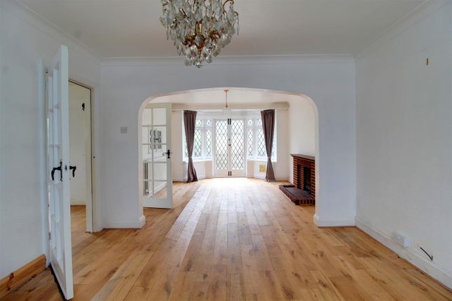 44, The Meadway, Cuffley photo 2