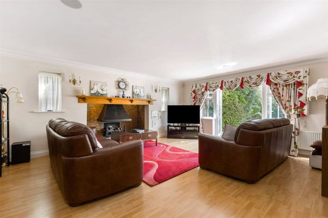 11, Willow Drive, Berkshire photo 4