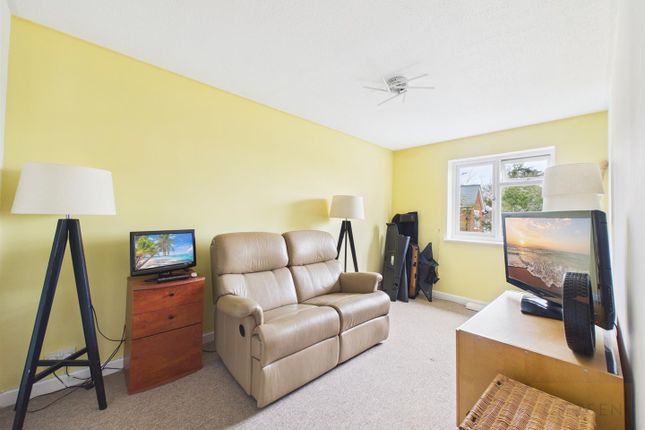 6 Eastholm Lawns, Parton Road, Gloucester photo 2