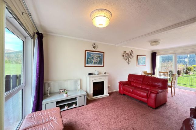 End terrace house for sale in 91 Sandhaven, Sandbank, Dunoon