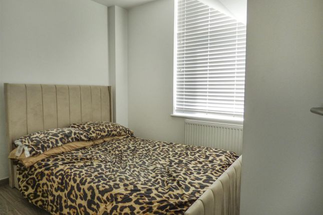 Flat 2, The Willows, 8 Willowdale Centre High Street, Wickford photo 5