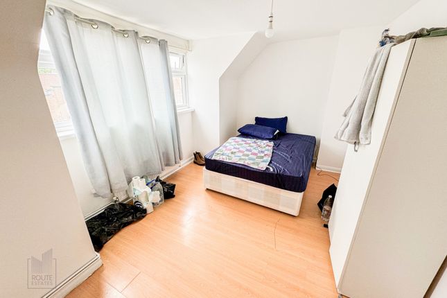 Room to rent in Hoe Lane, Enfield