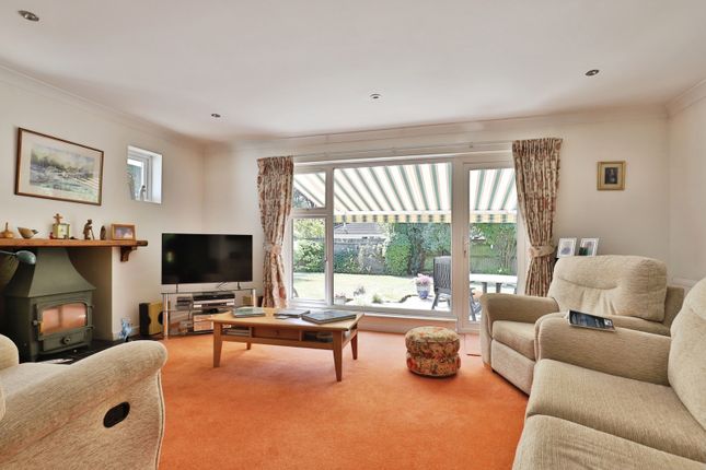 19, Fir Tree Close, Ringwood photo 4