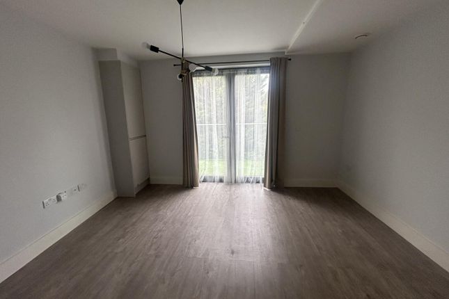 Flat 15, 221, Marsh Road, Pinner photo 3