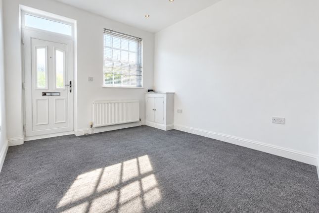 92b Trinity Square, Kent photo 2
