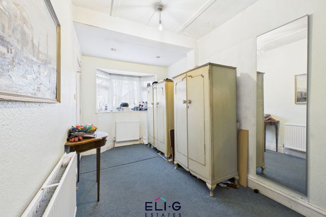 37 Princes Park Avenue, London photo 2