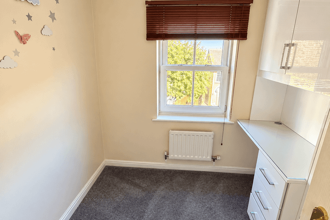 30 Olivia Drive, SLOUGH photo 5