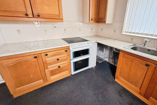 13, Winston Drive, Yeovil photo 4