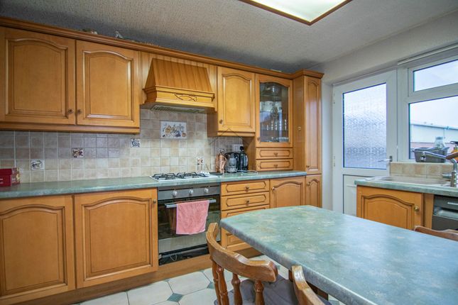 37 Millfield Crescent, Leicester photo 3