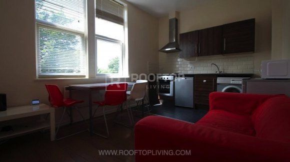 3-bed house on 25, Moorland Avenue, Leeds, £585/mo