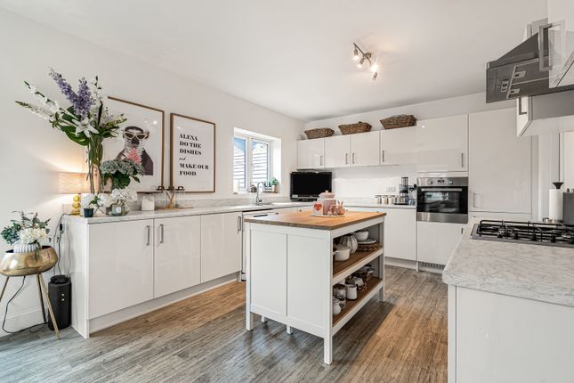 2, Rosings Grove, Medstead photo 2