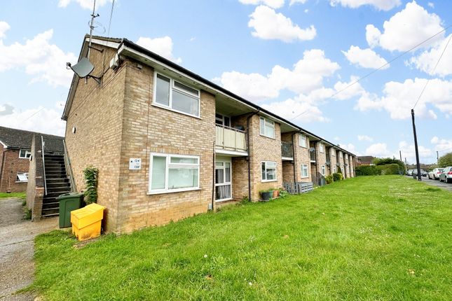 Flat to rent in Carfax Avenue, Tongham, Farnham