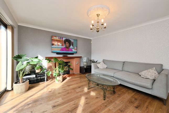 Millbrook, Middle Street, WALTHAM ABBEY photo 4