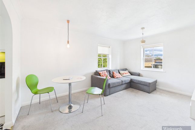 16, Lysander Gardens, Surbiton photo 4