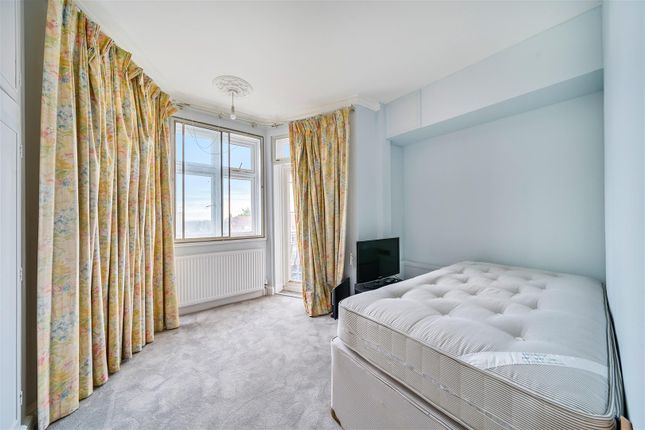 Flat for sale in Finchley Road, Hampstead