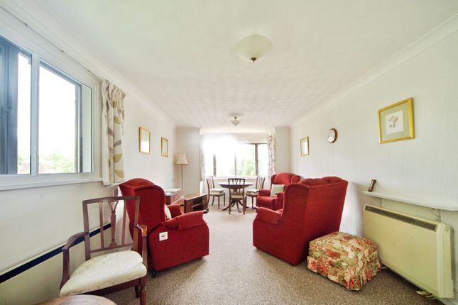 32, Manor Court Lodge, South Woodford photo 2