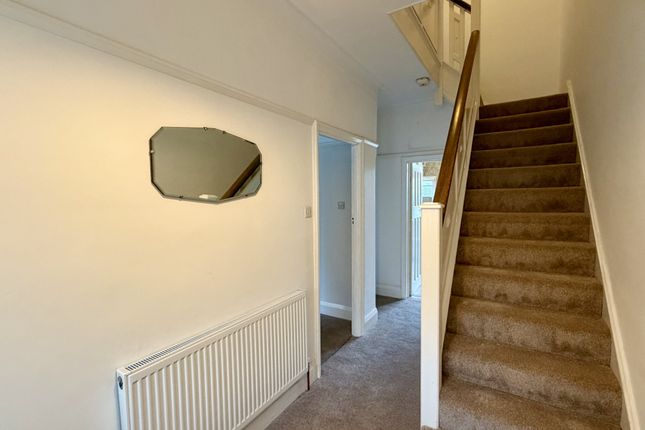 Aldborough Road South, Ilford photo 3