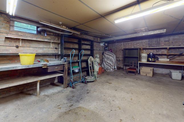 Garage (1).Jpg