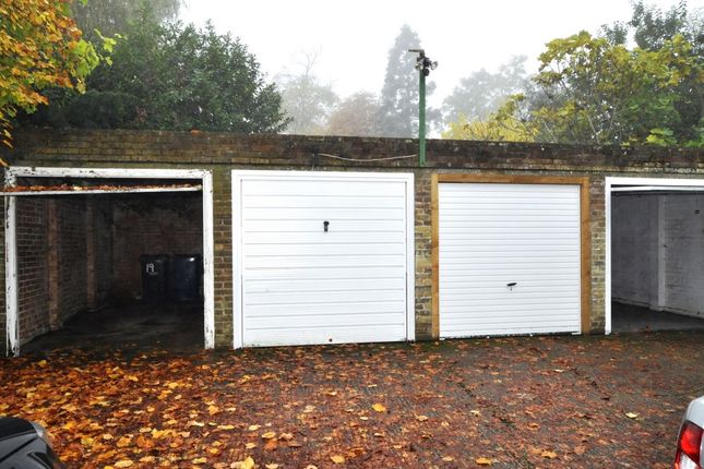 Parking/garage to let in Park View, Stanmore