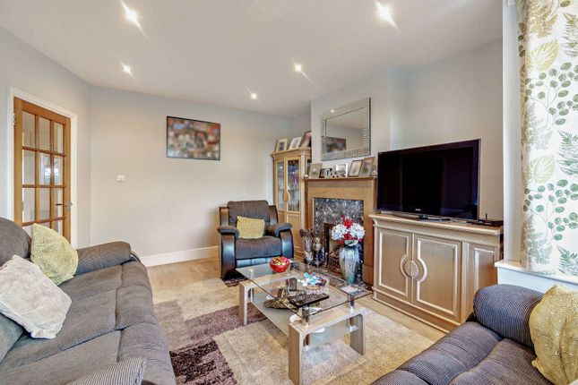 71, Hampermill Lane, Watford photo 4