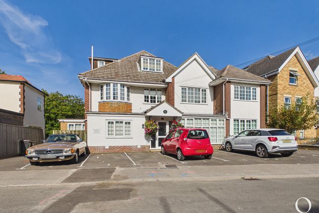 Flat Flat 3, 14, Studland Road, Bournemouth photo 4