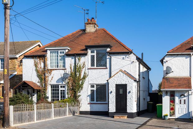 Cottages For Sale In Belton Way Leigh On Sea Ss9 Browse Them On