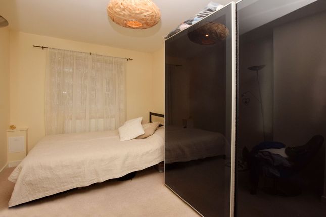 `Oliver Court, Watford photo 5