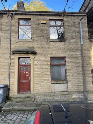 End terrace house to rent in Longroyd Place, Huddersfield