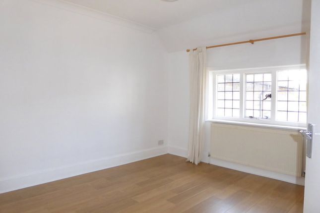 8A, Walton Street, Tadworth photo 5