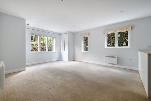 Hill View, Dorking photo 2
