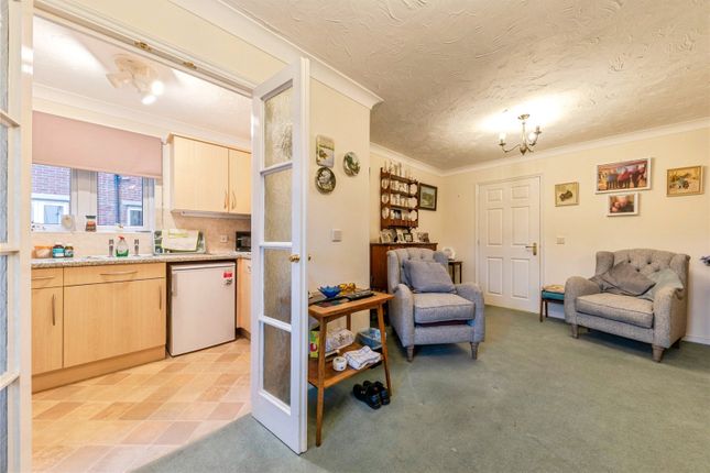 20, Moores Court, Sleaford photo 3