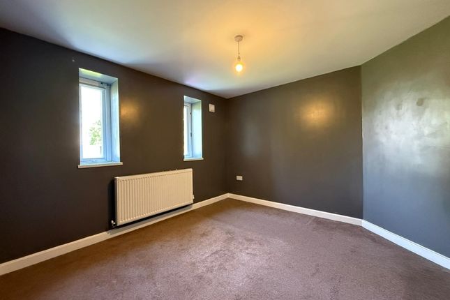 21, Churchill Avenue Maltby, Rotherham photo 4
