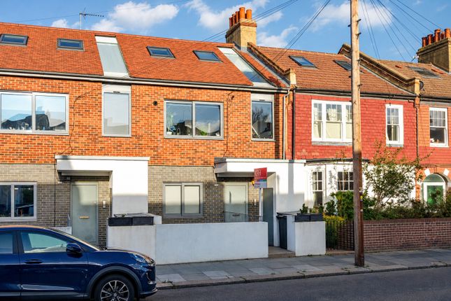 Radbourne Road, London photo 3
