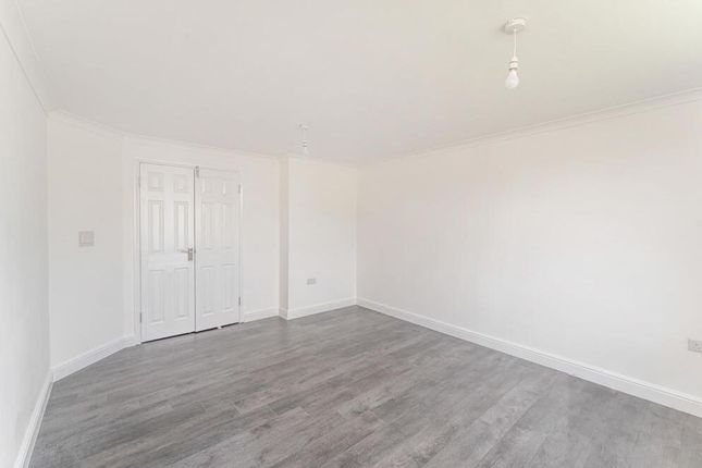 Flat 11 Winchester Court, 242 Billet Road, Walthamstow, London, E17 5HE photo 5