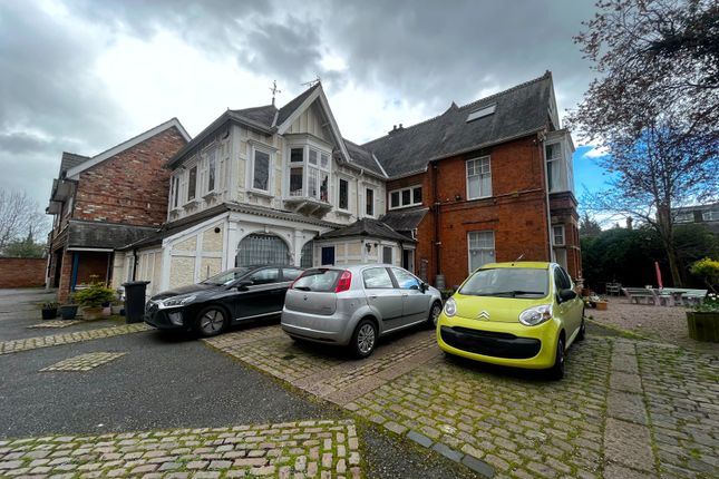 Thumbnail Flat to rent in Central Avenue, Clarendon Park, Leicester