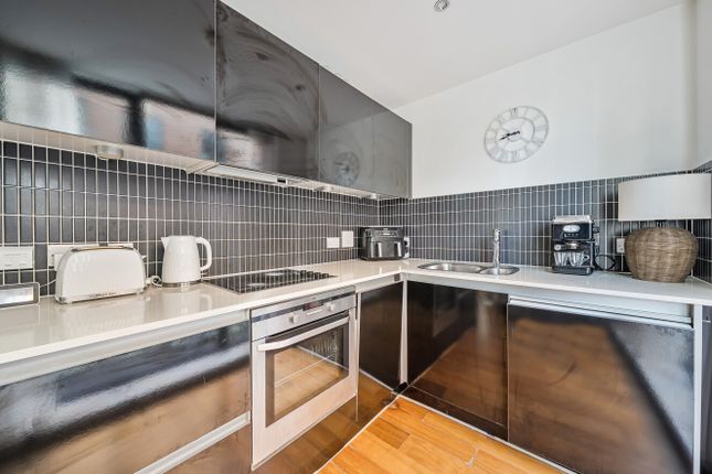 1358338-8-68Da493...