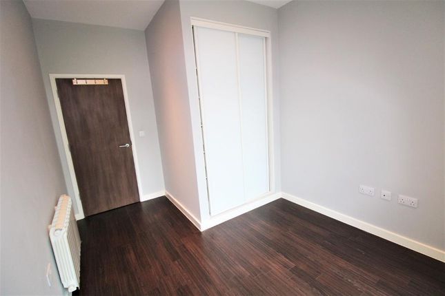 Flat to rent in Bath Road, Hayes
